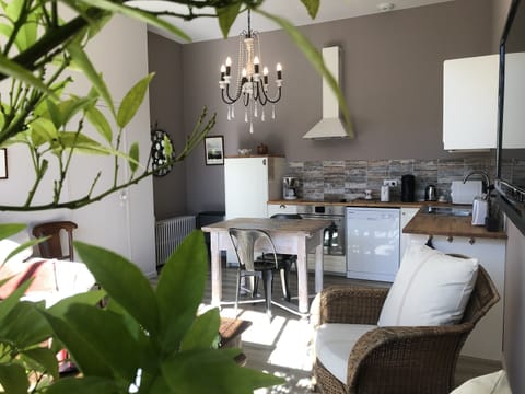 Cottage, Private Bathroom (Le bonheur de Ronsard) | Private kitchen