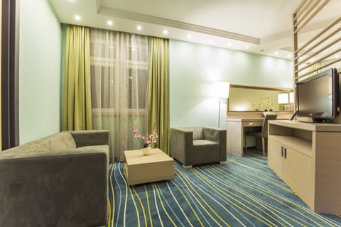 Superior Double Room, 1 Double Bed, Non Smoking, City View | Living area | LCD TV