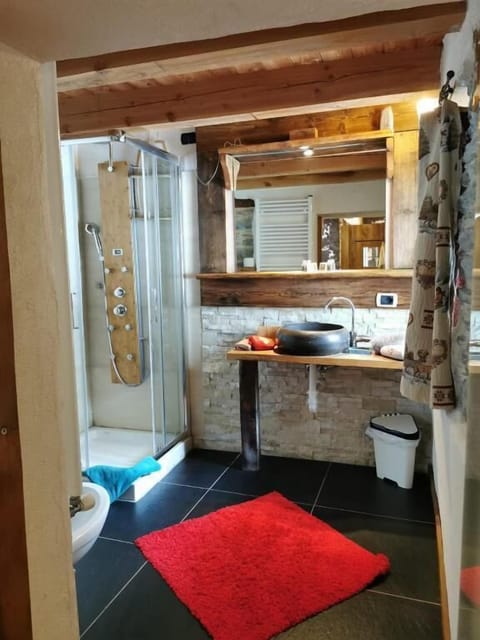 Double or Twin Room | Individually decorated, individually furnished, cribs/infant beds