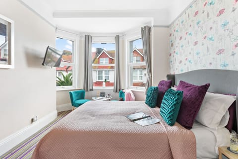 Room 2 - Superior Double Room | Individually decorated, individually furnished, blackout drapes