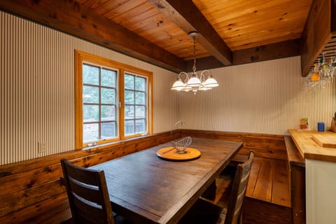 Mollys Treehouse Dining Area - Mollys Treehouse Dining Area