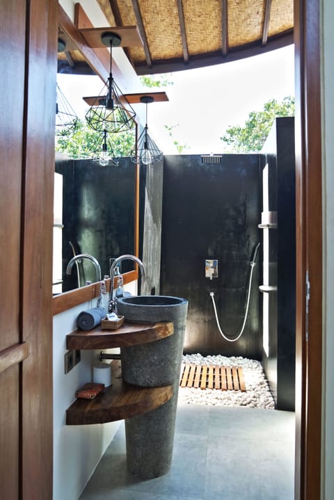 Honeymoon Villa, 1 Bedroom | Bathroom | Shower, free toiletries, hair dryer, bathrobes