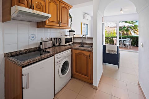 Classic Apartment, 1 Bedroom | Private kitchen | Fridge, stovetop, toaster, highchair