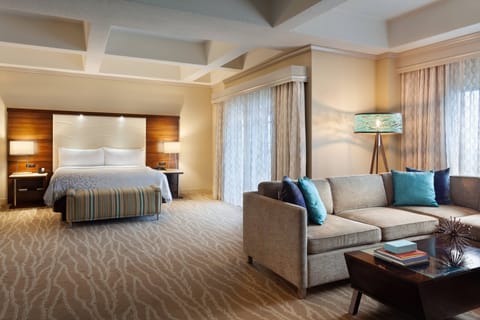 Junior Suite, 1 King Bed with Sofa bed, Corner | Premium bedding, pillowtop beds, in-room safe, individually decorated