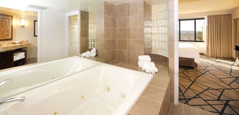 2 Room Whirlpool Suite 1 king Bed Nonsmoking | Bathroom | Combined shower/tub, free toiletries, towels