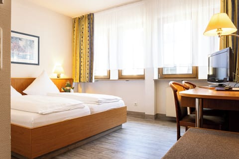 Basic Double Room, 1 Bedroom | In-room safe, desk, iron/ironing board, free WiFi