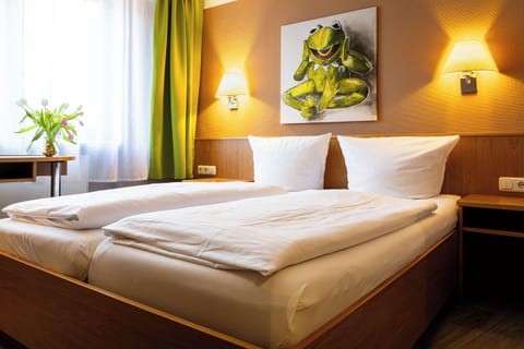 Basic Double Room, 1 Bedroom | In-room safe, desk, iron/ironing board, free WiFi