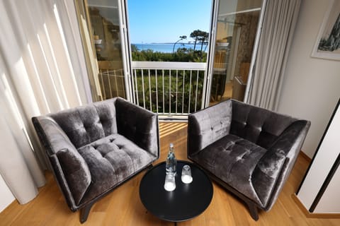 Deluxe Double or Twin Room, Sea View | Minibar, in-room safe, individually decorated, individually furnished