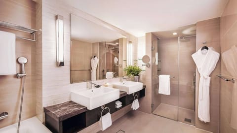 Suite (Corporate) | Bathroom | Free toiletries, hair dryer, slippers, bidet