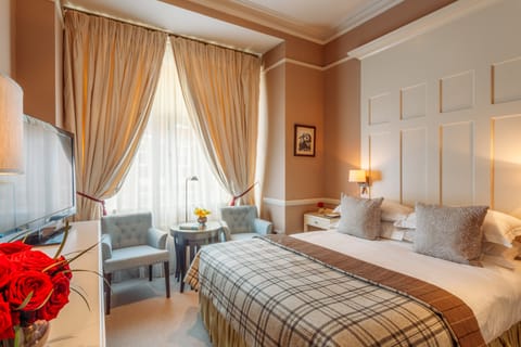 Deluxe King Room at 11 Cadogan Gardens | Premium bedding, down comforters, in-room safe, individually decorated