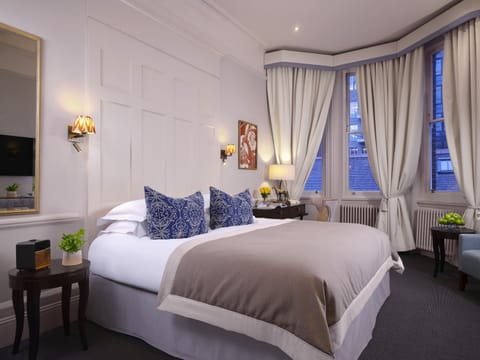 Deluxe King Room at 11 Cadogan Gardens | Premium bedding, down comforters, in-room safe, individually decorated