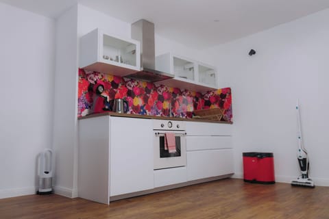 Apartment | Private kitchen | Coffee/tea maker, electric kettle