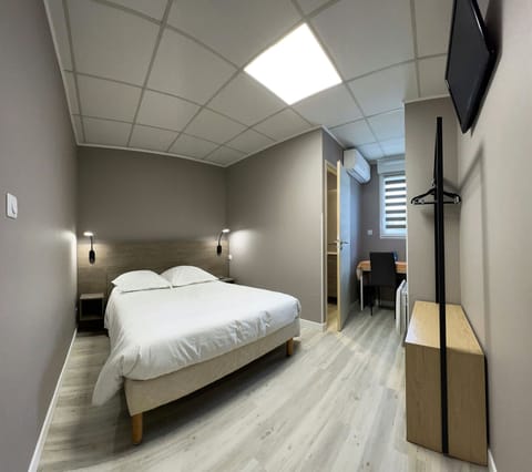 Standard Double Room | Desk, free WiFi, bed sheets