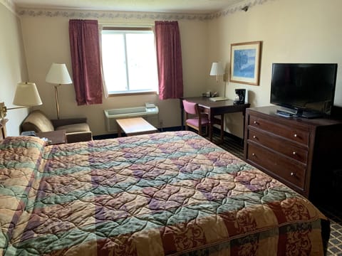 Deluxe Room, 1 King Bed with Sofa bed | In-room safe, desk, laptop workspace, blackout drapes