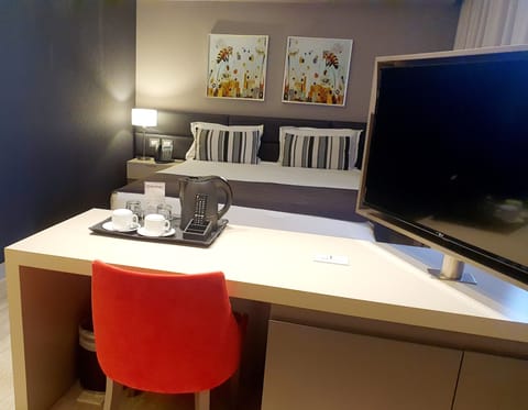 Deluxe Studio Suite | Premium bedding, minibar, in-room safe, desk