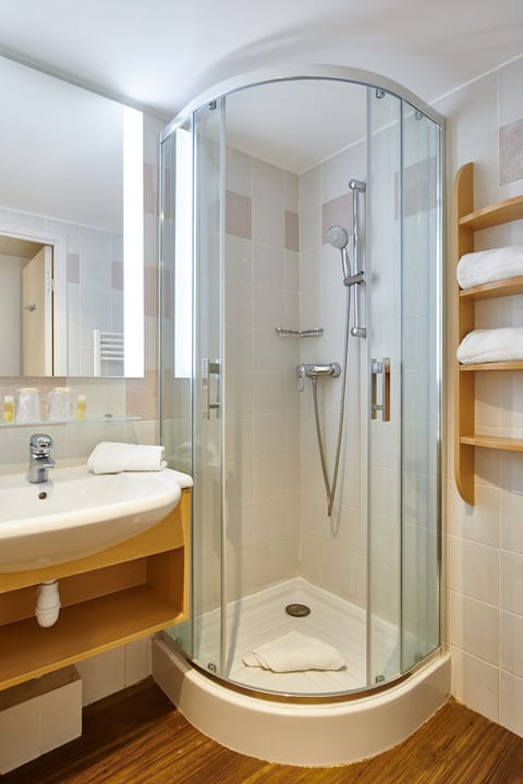 Comfort Triple Room, Terrace | Bathroom | Shower, free toiletries, hair dryer, towels