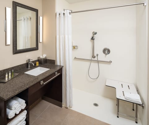 Combined shower/tub, deep soaking tub, free toiletries, hair dryer