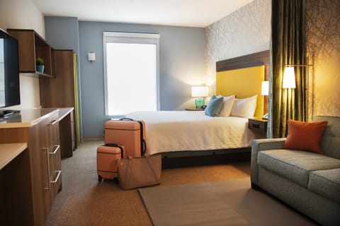 Suite, 1 King Bed, Accessible, Bathtub (Mobility & Hearing) | Down comforters, in-room safe, free cribs/infant beds, free WiFi