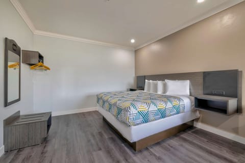 Deluxe Suite, 1 King Bed, Non Smoking, Refrigerator & Microwave | Desk, iron/ironing board, free WiFi, bed sheets