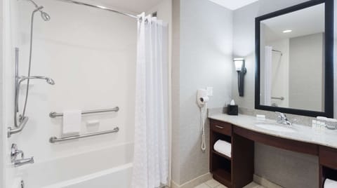 Suite, 2 Queen Beds, Accessible, Bathtub (Mobility & Hearing) | Bathroom | Free toiletries, hair dryer, towels