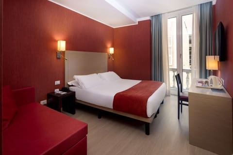 Deluxe Room, 1 King Bed, Non Smoking (with Sofabed) | Frette Italian sheets, premium bedding, down comforters, minibar