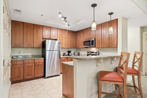 Condo, 3 Bedrooms | Private kitchen | Fridge, microwave, oven, stovetop