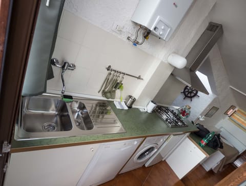 Studio | Private kitchenette | Fridge, microwave, stovetop, dishwasher