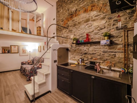 Studio | Private kitchen | Fridge, microwave, stovetop, coffee/tea maker