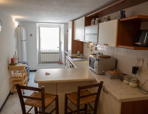 Apartment, 2 Bedrooms | Private kitchen | Fridge, microwave, oven, stovetop