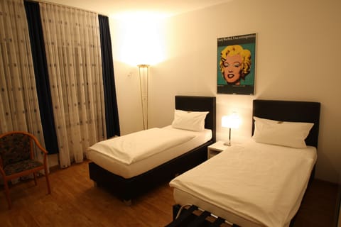 Classic Double Room, Non Smoking | Minibar, in-room safe, individually decorated, individually furnished