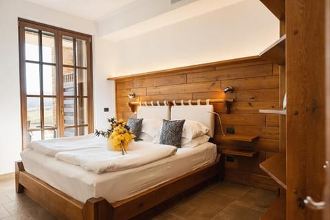 Premium bedding, down comforters, pillowtop beds, minibar