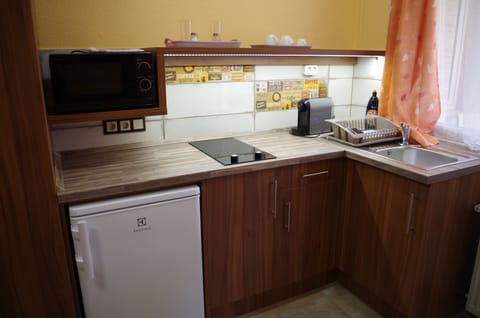 Traditional Studio, 1 Bedroom | Private kitchen | Fridge, microwave, stovetop, espresso maker