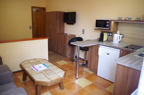 Superior Studio, 1 Bedroom | Iron/ironing board, free WiFi, bed sheets