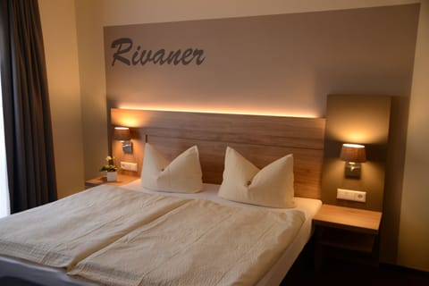 Double Room | Premium bedding, desk, soundproofing, free WiFi