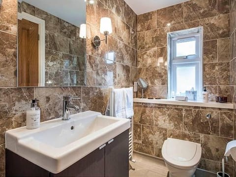 Double Room, Ensuite, Garden View | Bathroom