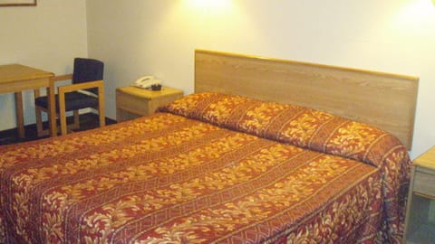 Standard Room, 1 King Bed, Smoking | Desk, free WiFi, bed sheets