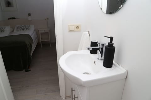 Double Room, Private Bathroom | Blackout drapes, soundproofing, free WiFi, bed sheets