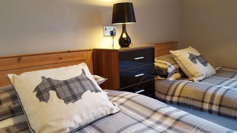 Economy Twin Room, 2 Twin Beds | Desk, iron/ironing board, free WiFi, bed sheets