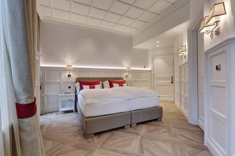 Double Room (Coté Brévent) | Premium bedding, minibar, in-room safe, desk