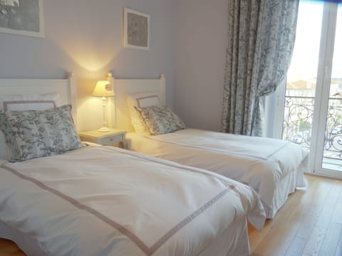 Twin Room | Soundproofing, iron/ironing board, free WiFi, bed sheets