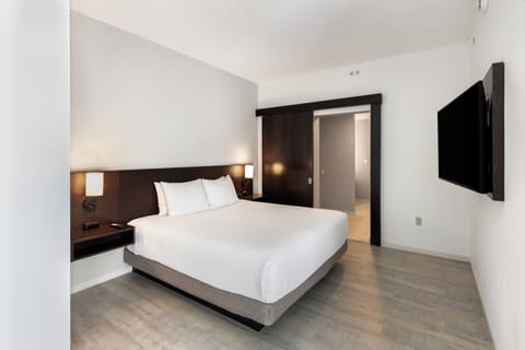 Suite, 1 King Bed | Premium bedding, minibar, in-room safe, desk