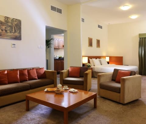 Studio, 1 King Bed, Smoking | 1 bedroom, premium bedding, down comforters, in-room safe