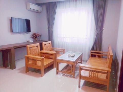 Family Suite | Living area | Flat-screen TV