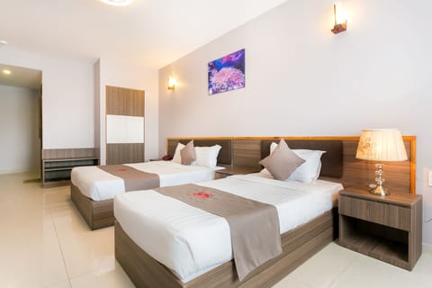 Deluxe Triple Room | Free minibar items, soundproofing, free WiFi, bed sheets