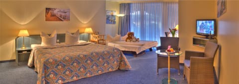 Triple Room | Living area | Flat-screen TV