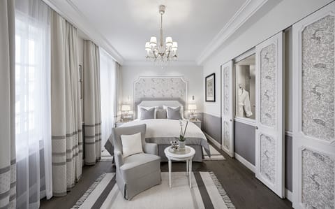 Premium bedding, down comforters, minibar, in-room safe