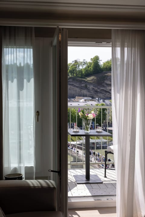 Premium bedding, down comforters, minibar, in-room safe