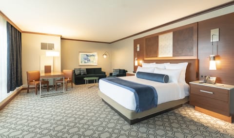 Deluxe Suite, 1 King Bed | Premium bedding, pillowtop beds, minibar, in-room safe