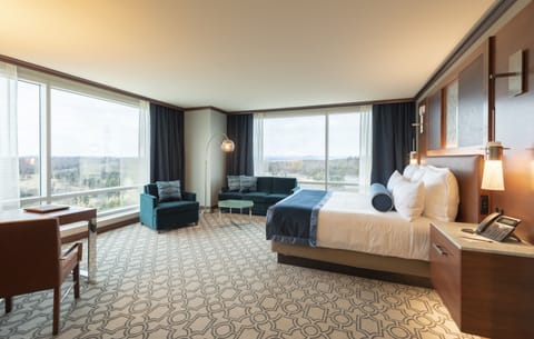 Luxury Suite, 1 King Bed | Premium bedding, pillowtop beds, minibar, in-room safe
