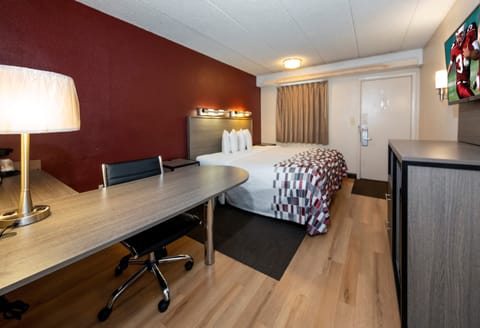 Superior Room, 1 King Bed (Smoke Free) | In-room safe, desk, laptop workspace, iron/ironing board